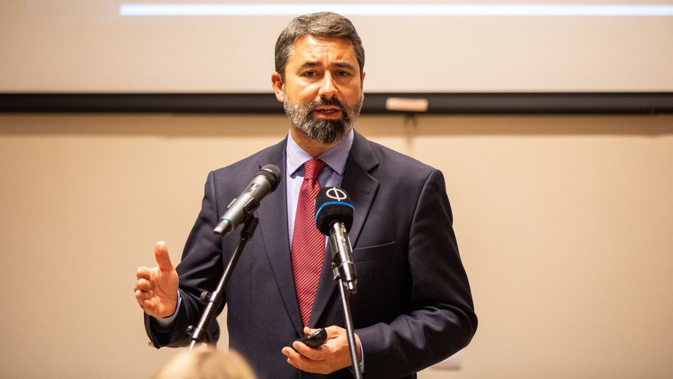 Hidvéghi Balázs: Brüsszel még több bevándorlót akar behozni Európába (videó)