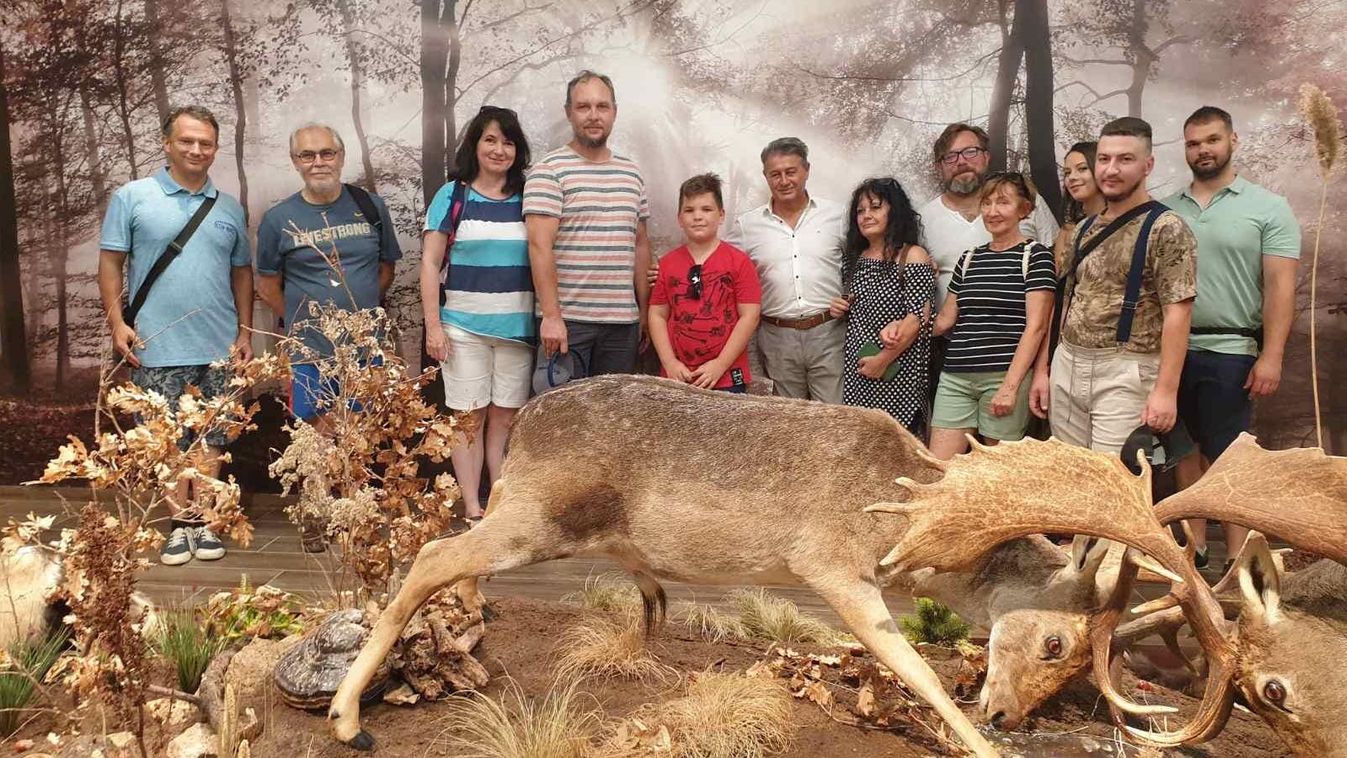 Tárlatvezetést tartott Tasó László a nyíradonyi látogatóközpontban