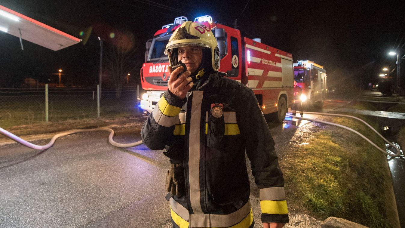 Egy hotelben csaptak fel a lángok Debrecenben, a tűzoltók azonnal közbeléptek