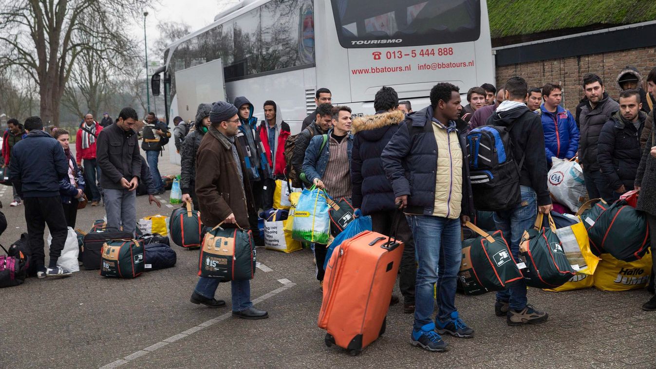 Turistahajókon szállásolnak el migránsokat Hollandiában