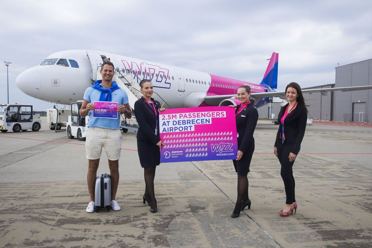 Elrepült a 2,5 milliomodik Wizz Air-utas Debrecenből