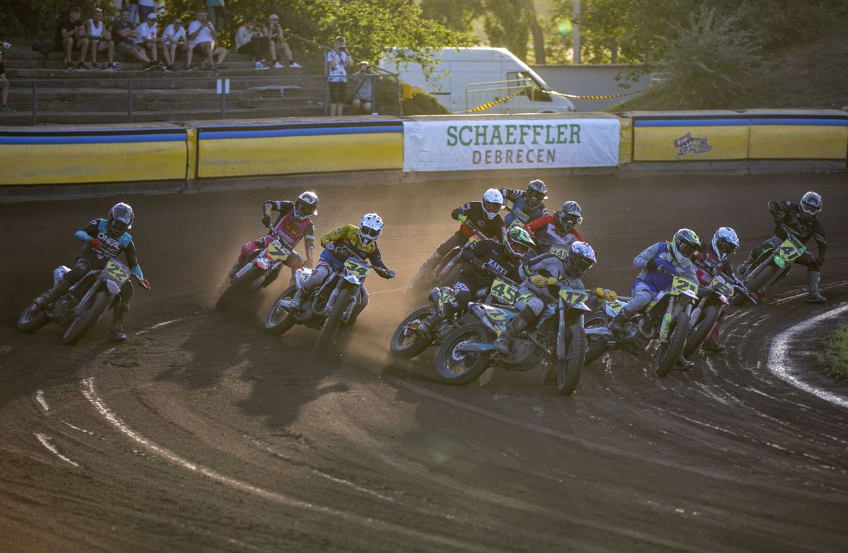 flat track debrecen