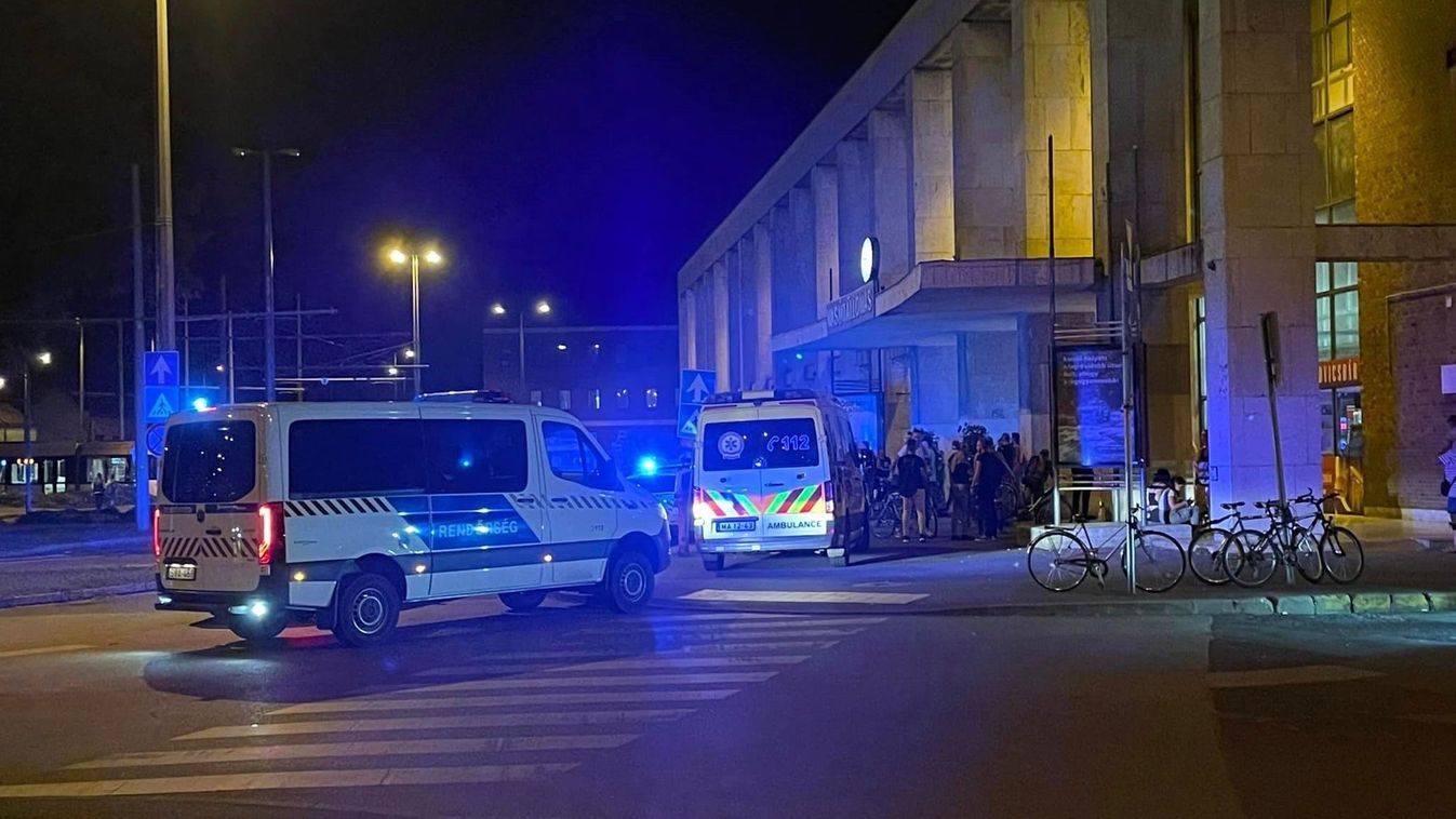 Rendőr- és mentőautók lepték el a debreceni Nagyállomást szombat éjszaka