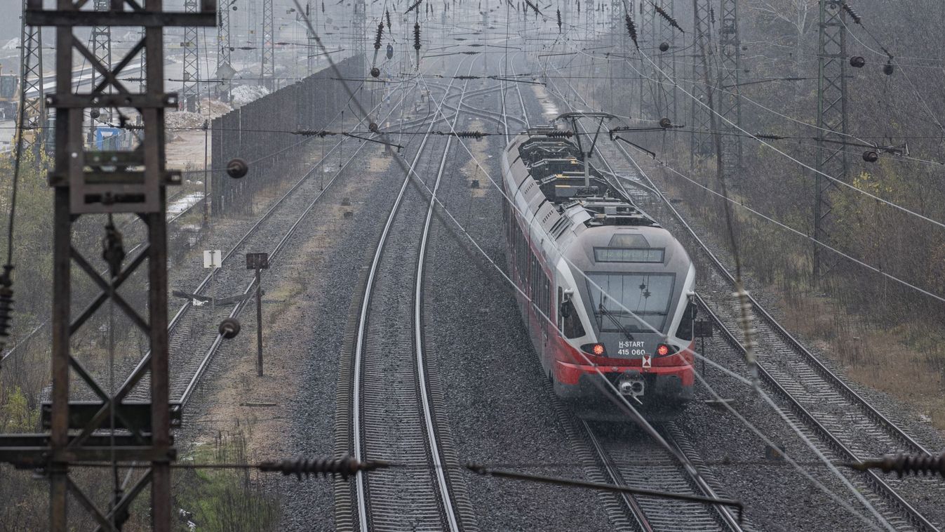 Kigyulladt aljnövényzet miatt késik több debreceni vonat