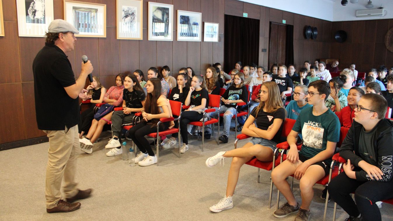 „Az Én Petőfim” címet viselő interaktív előadásával Nádudvarra látogatott Jantyik Zsolt
