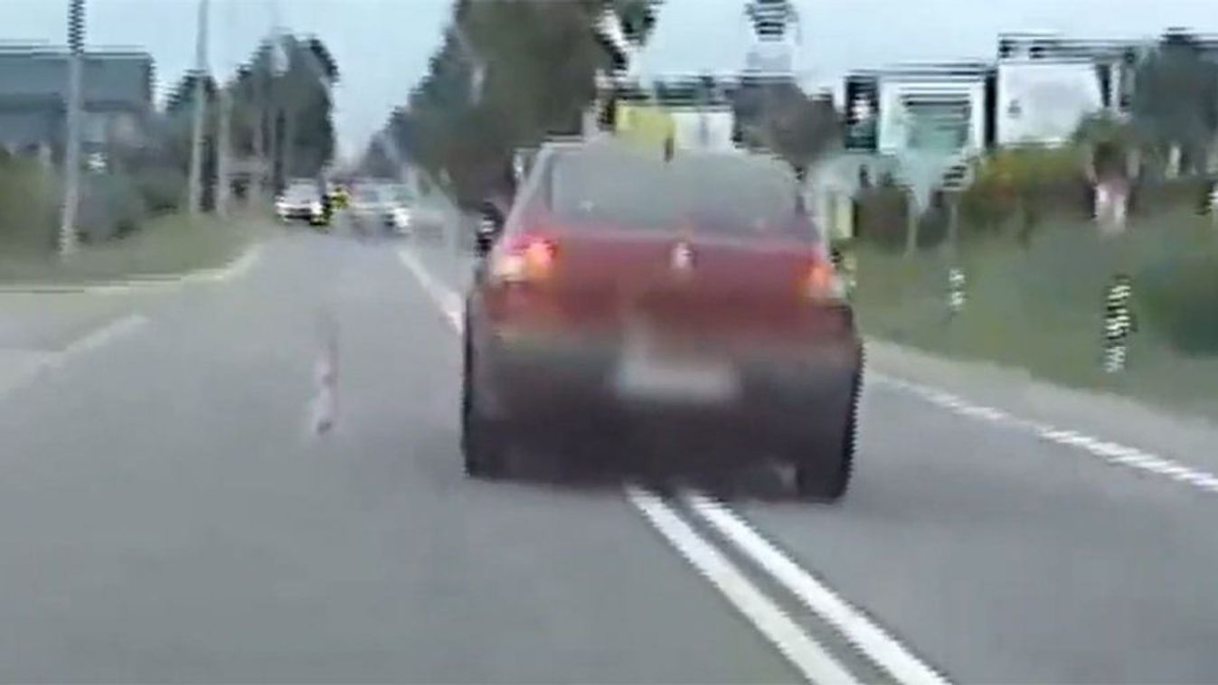 A rendőrök is csak néztek: 34 szabálysértést követett el menekülés közben az autós (videó)