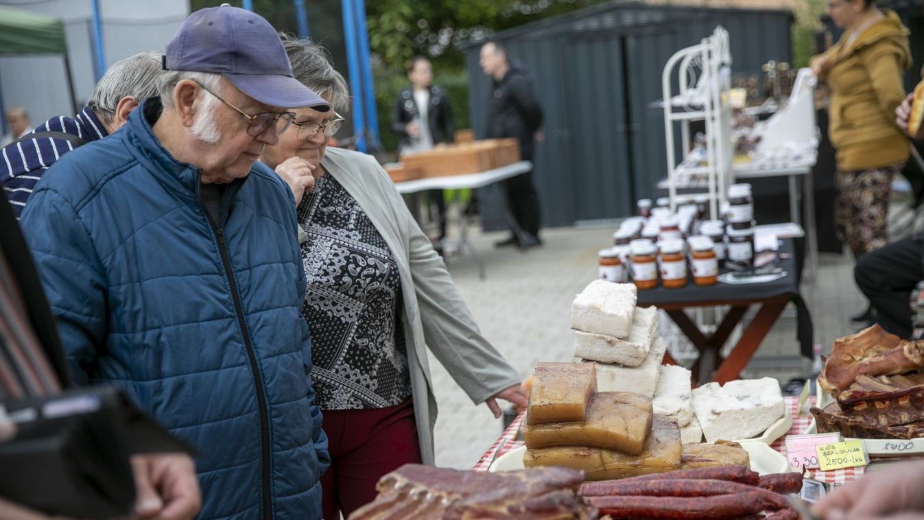Finomságoktól roskadoztak az asztalok a debreceni vásárban, mutatjuk a fotókat!