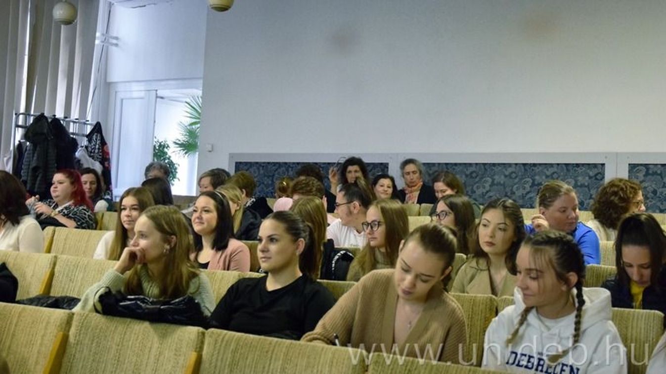 Iskolavédőnők tanácskoztak a Debreceni Egyetemen