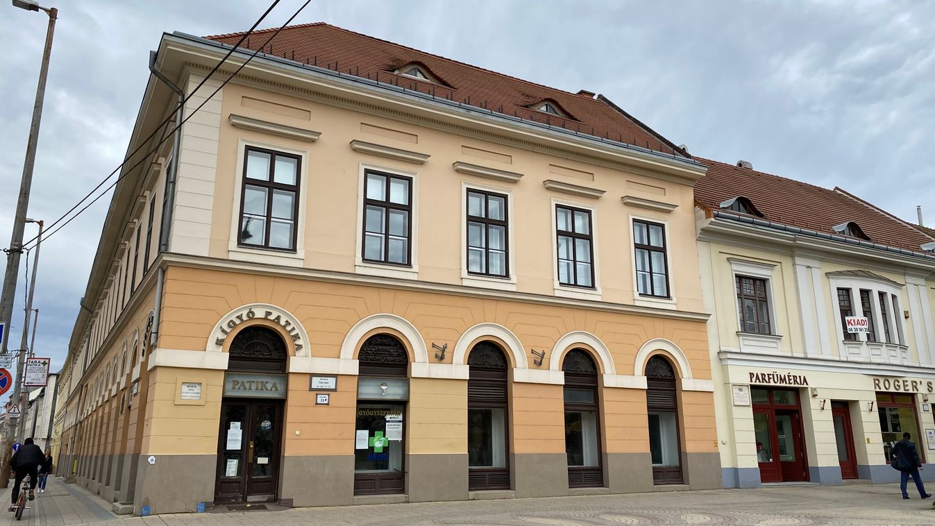 Mi lesz a Széchenyi utca sarokról áthelyezett Kígyó Patika helyén? Itt a polgármesteri hivatal válasza