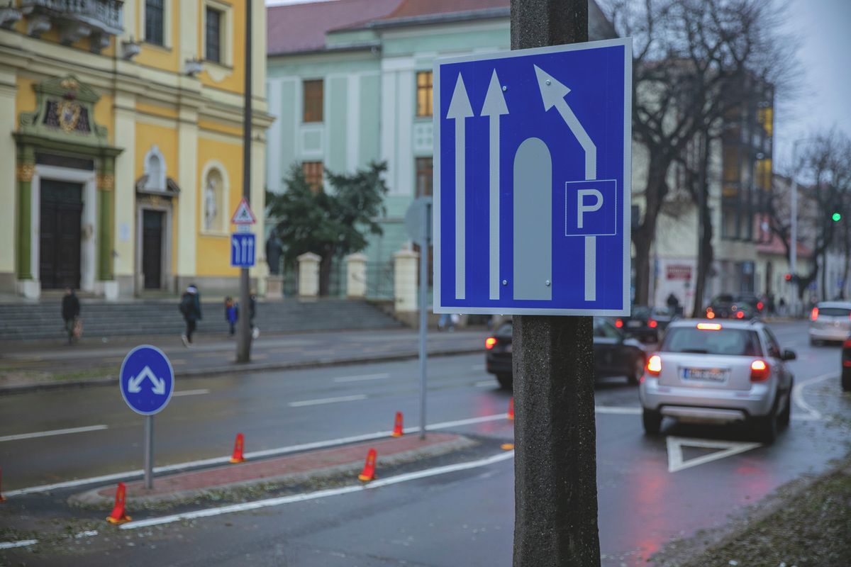 debrecen, szent anna utca, parkoló 