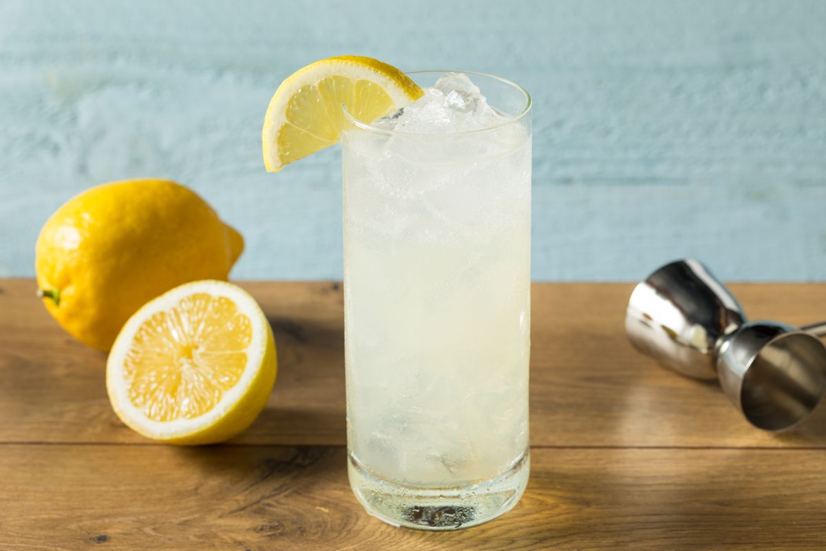 Refreshing,Gin,Tom,Collins,Cocktail,With,Lemon