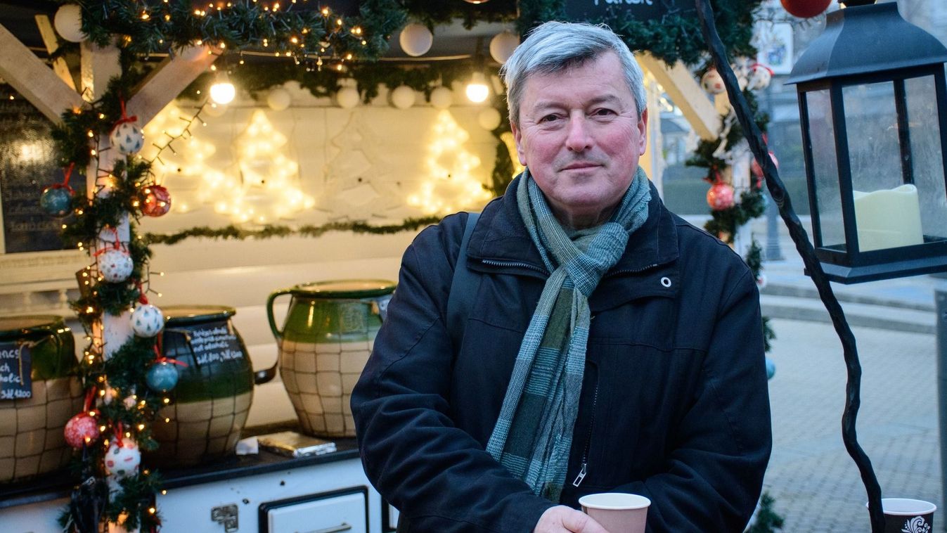 Pósán László: egy forró tea Magyarország legszebb adventi vásárában