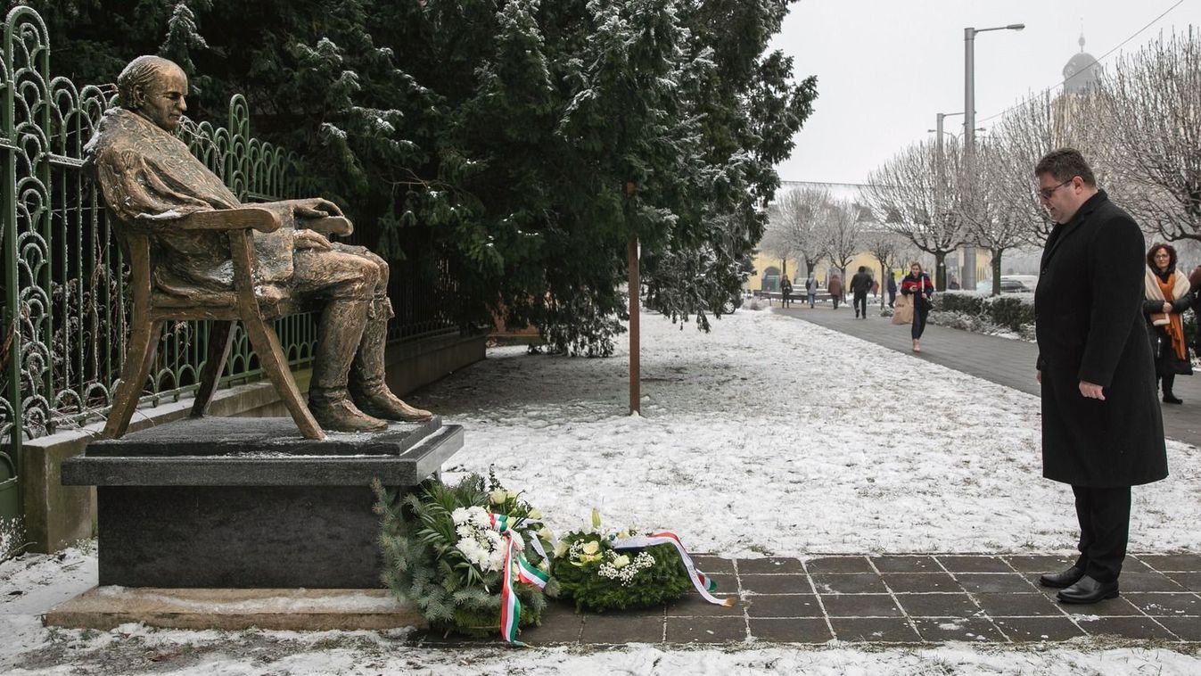 Koszorúzással éltették a magyar kultúrát Debrecenben – fotókkal