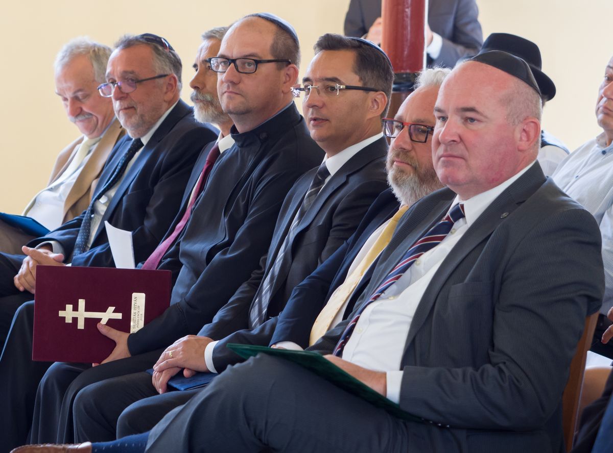 Felvételünk a Debreceni Zsidó Hitközség és határon túli testvérhitközségeinek XX. nemzetközi konferenciáján készült 2019 szeptemberében, a Pásti utcai zsinagógában