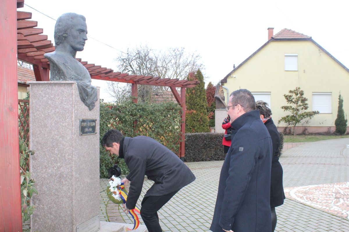 Megemlékezés és koszorúzás Mihail Eminescu tiszteletére Körösszegapátiban