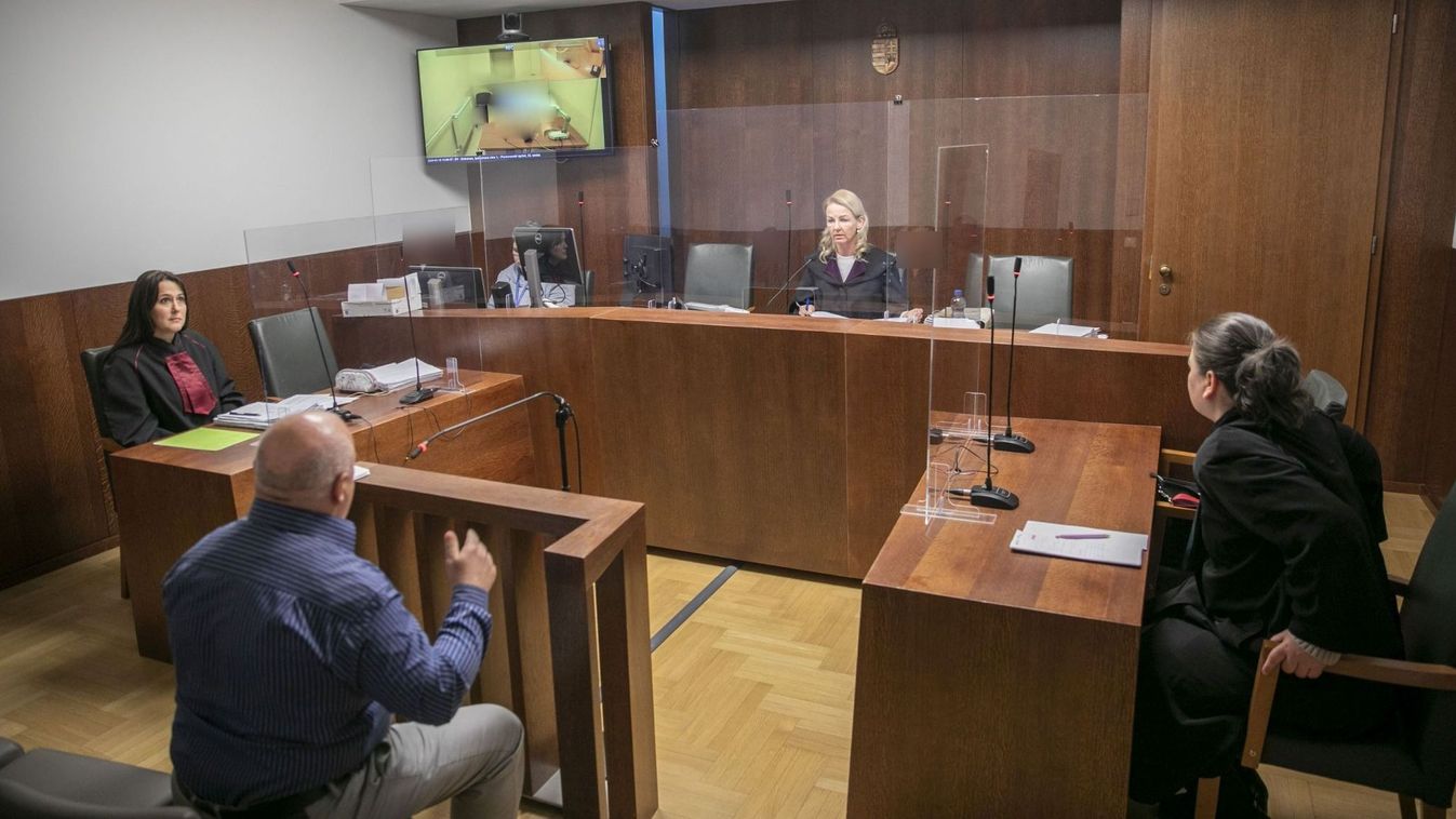 Hazáig követte, megverte és kirabolta a debreceni férfit, amiért nem kapott cigit
