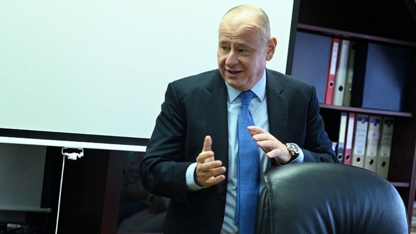 Újabb klinikákra látogatott el az egyetemet fenntartó alapítvány kuratóriuma