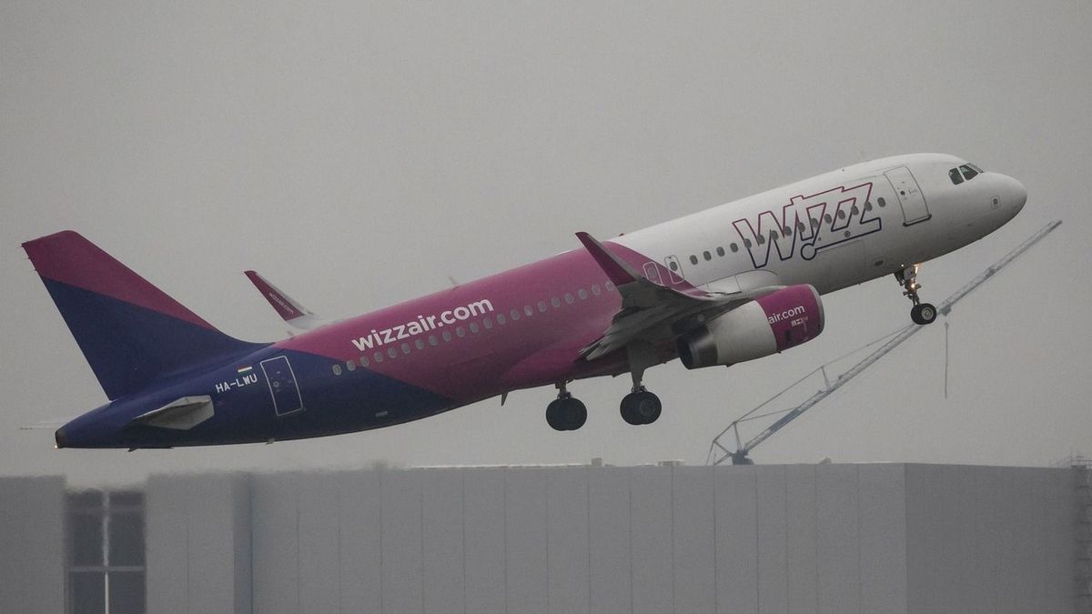 Át kell nézni a hajtóműveket, földre kényszerül a Wizz Air-flotta negyede