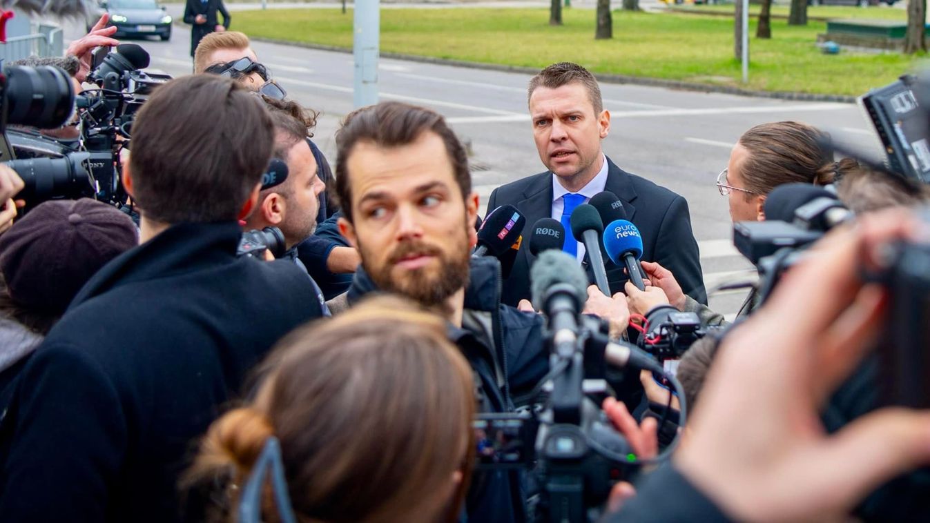 Így válaszolt Menczer Tamás az újságírók kérdéseire (videó)