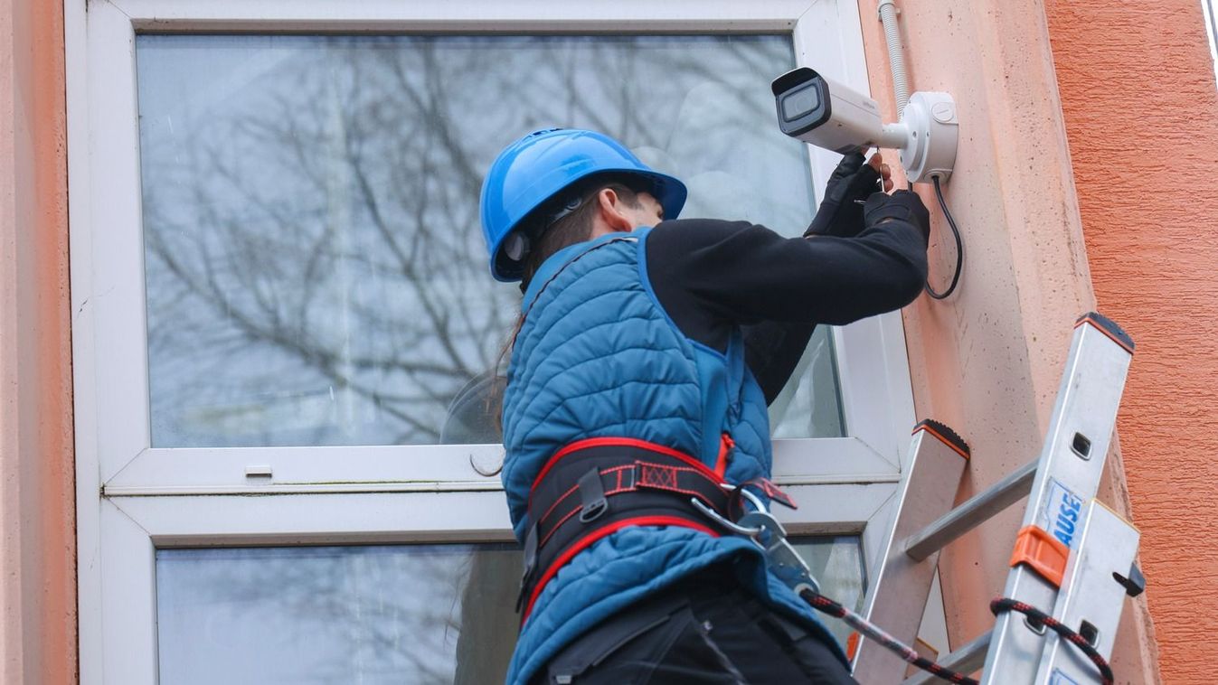 Akár milliós pénzbírság is járhat a magáncélú kamerás megfigyelésért! – ezt javasolja a debreceni ügyvéd