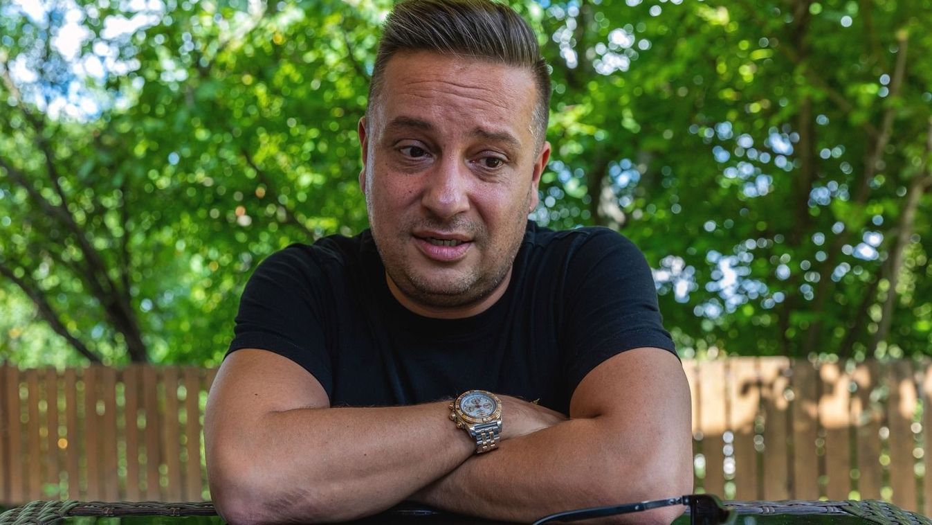 L.L. Junior nem aprózza el: 13 milliós Rolexben osztja a hamburgert