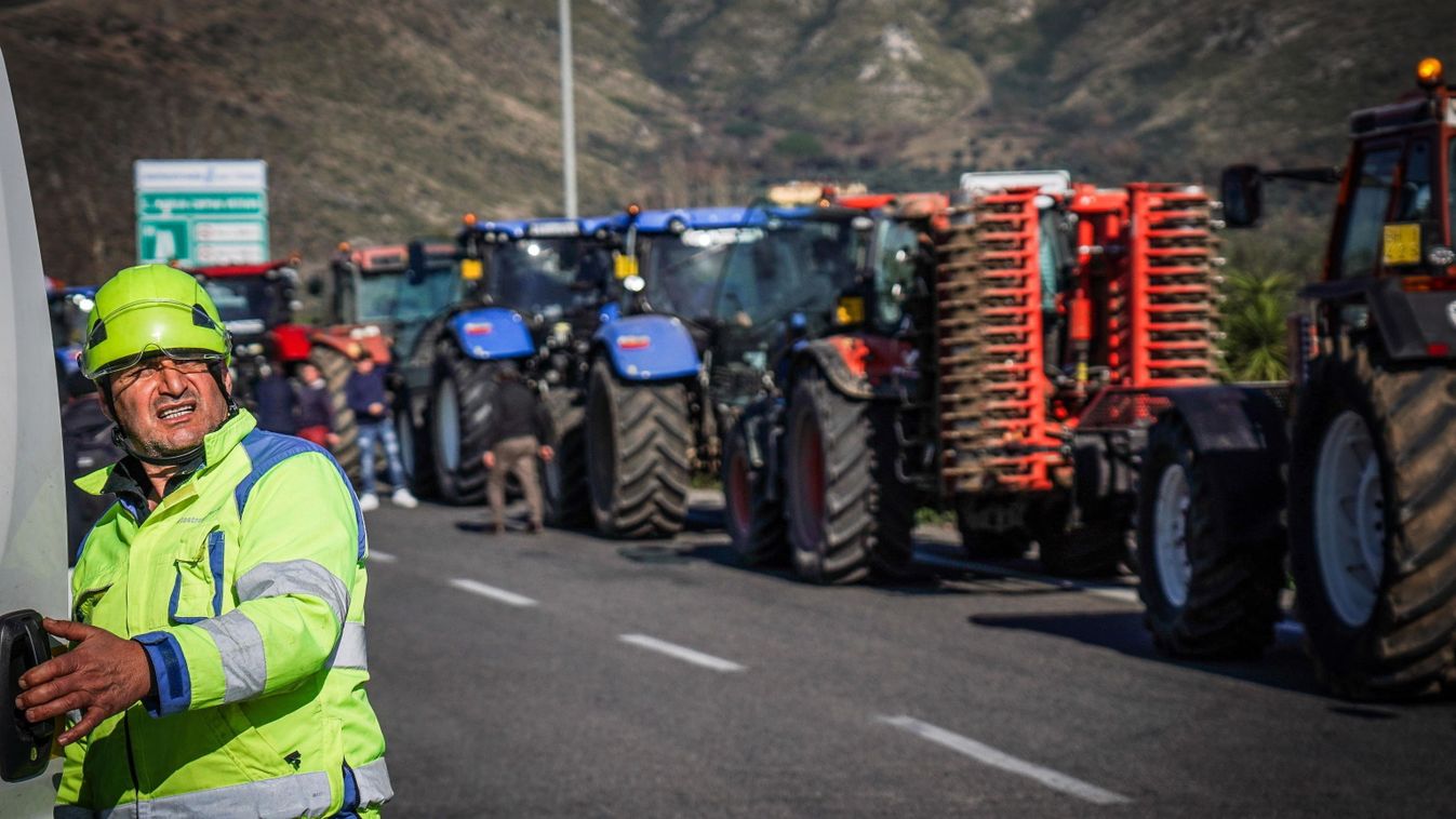 Körbevették Rómát az európai agrárpolitika ellen tüntető gazdák traktorai