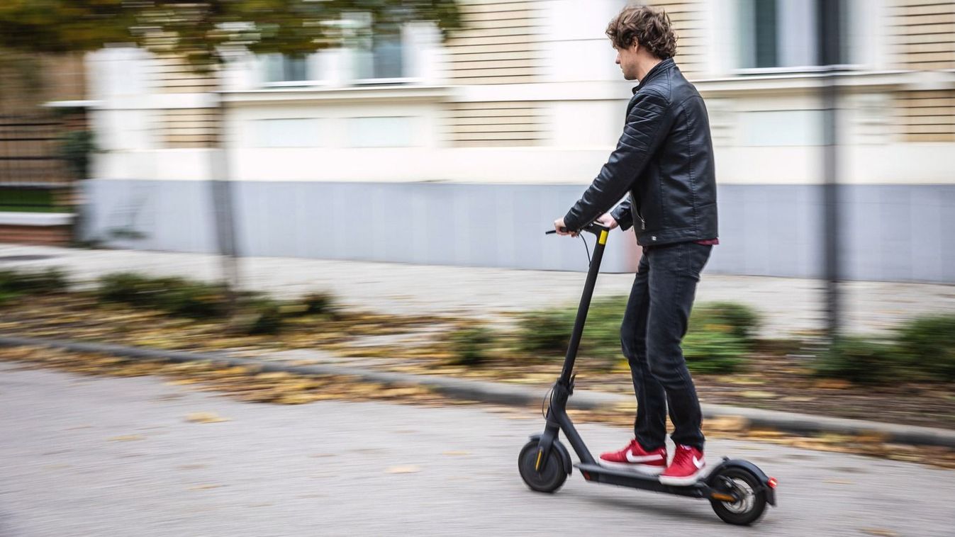 Beigazolódott a gyanú: igazoltatás közben bukott le a debreceni tolvaj, aki épp egy lopott rollerrel közlekedett