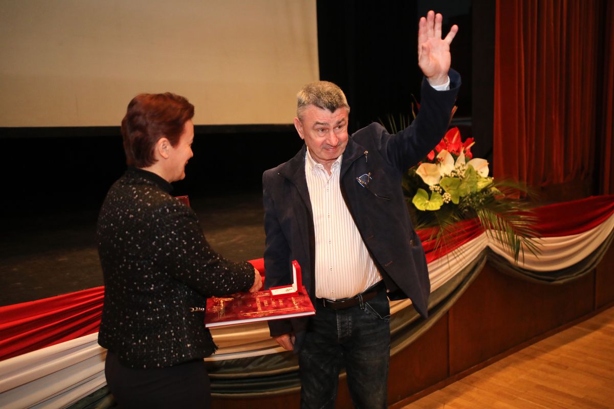 Kovács István köszöni a kitüntetést