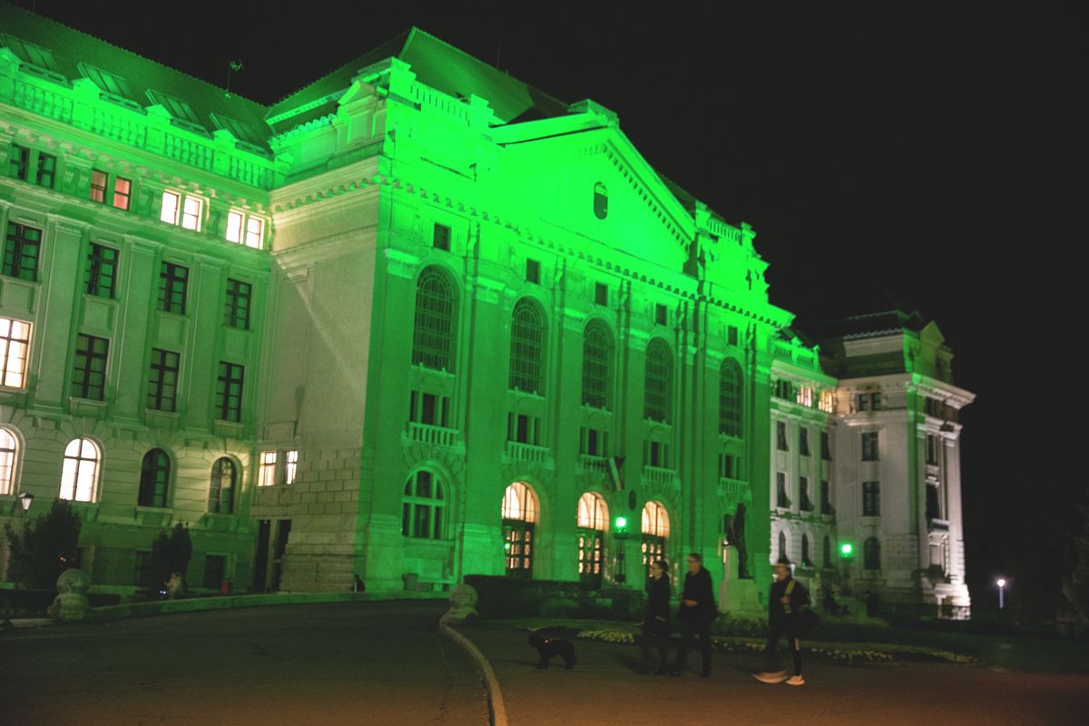 20240312 Debrecen
A zöldhályog világhét kapcsán a Debreceni Egyetem Főépületét zöld színnel világítják meg
Fotó: Kiss Annamarie KA
Hajdú-Bihari Napló