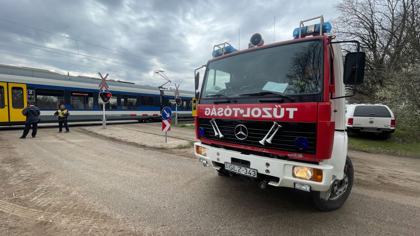 Elsodort egy embert a vonat Hajdúszoboszlón – fotókkal, videóval