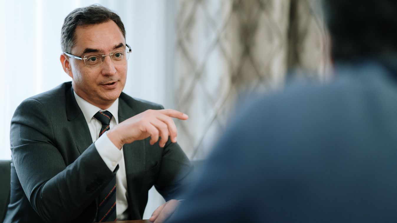 Az ereje teljében lévő főnixmadár felemelkedése jellemzi Debrecent