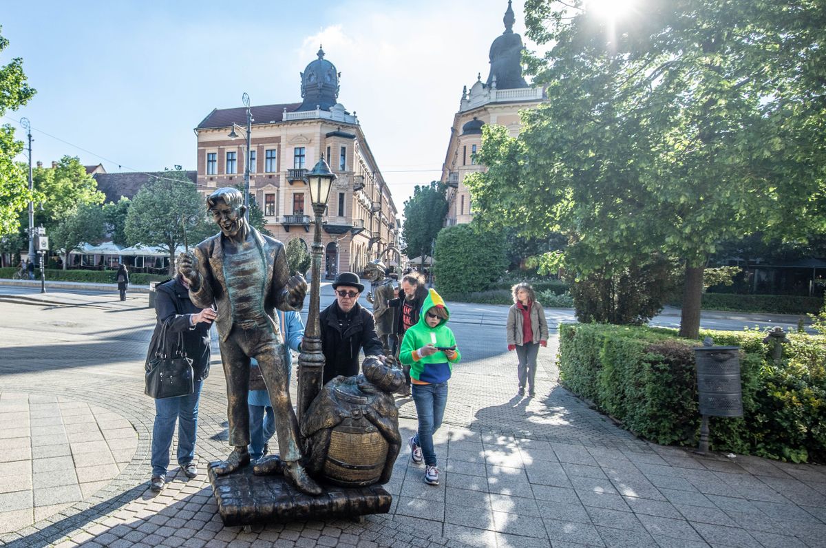 Debrecen szoborsétáltatás haon