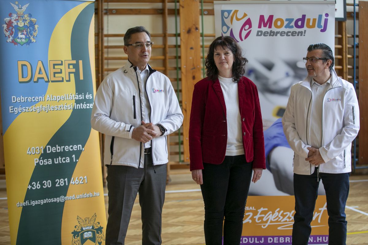 Papp László (balról), Gyurkóné Mezei Katalin és Papp Csaba a Mozdulj, Debrecen! új helyszínén haon