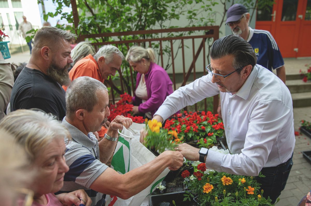 Május 13-án, hétfőn indul a virágosztás Debrecenben 