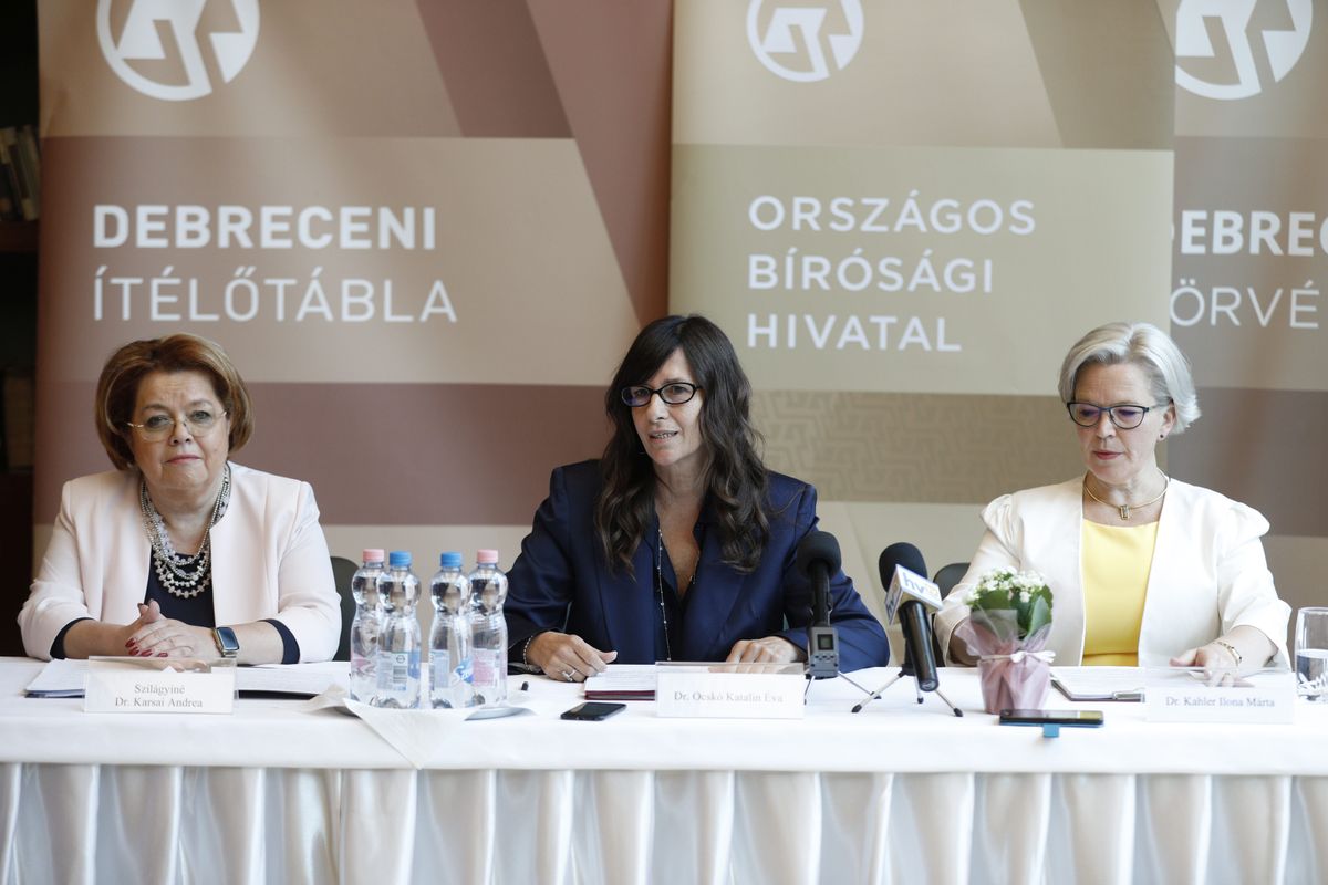 Szilágyiné Karsai Andrea (balról), Ocskó Katalin Éva és Kahler Ilona a bíróságok 2023-as munkáját értékelte Debrecen haon