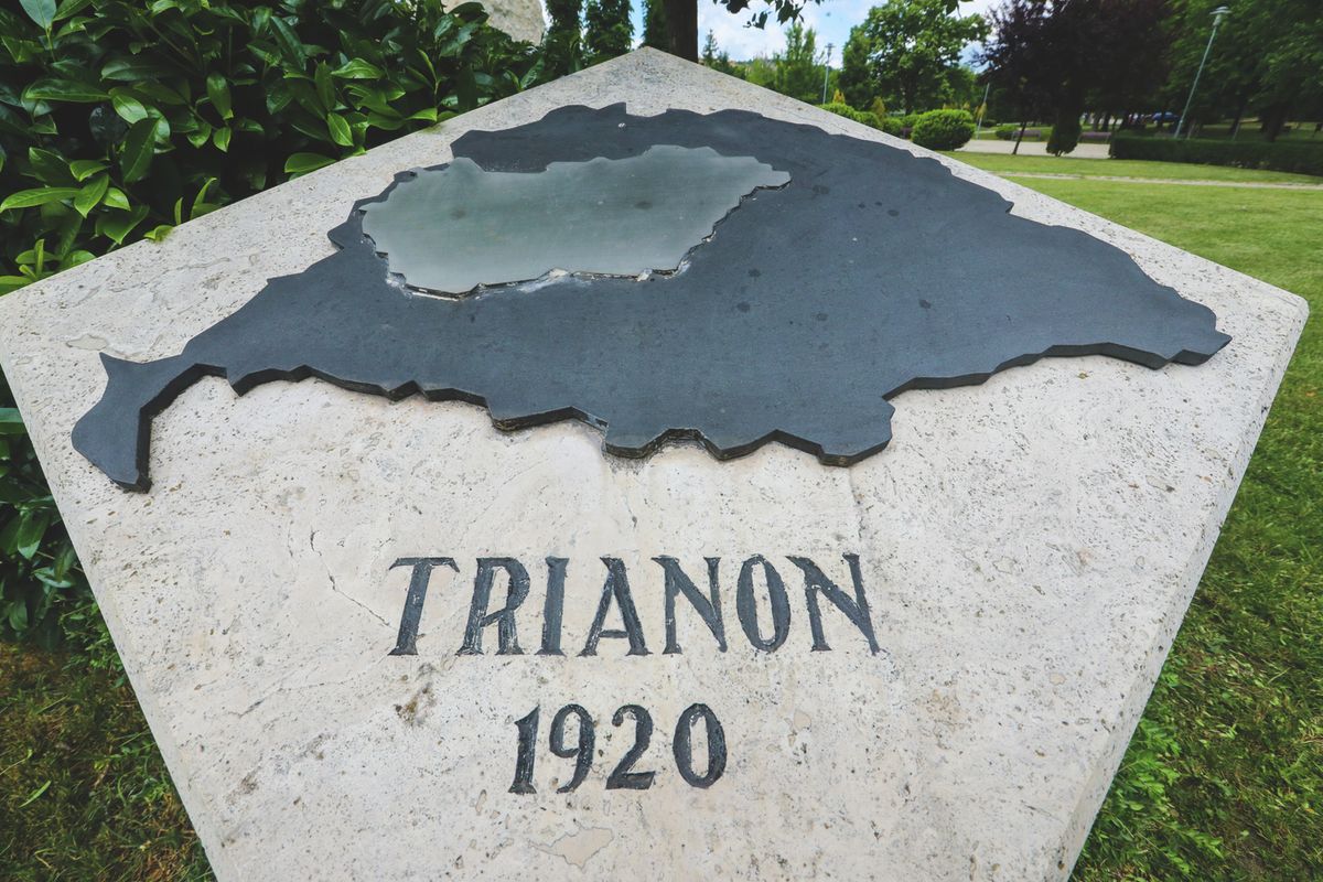trianon-emlékmű Berettyóújfalu
