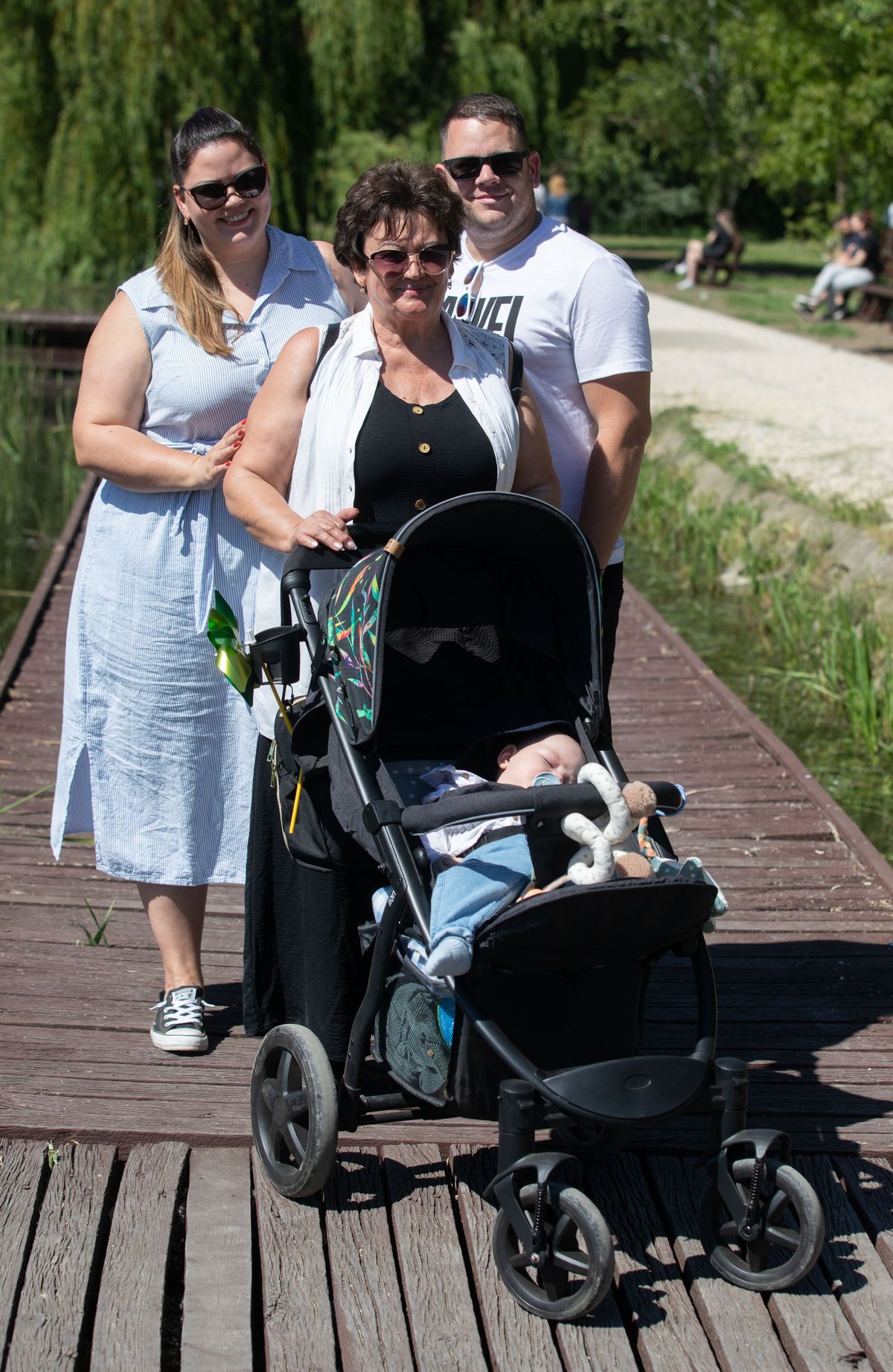 Ibolya családjával (Ibolyával és Józseffel) úgy gondolták, majáliskor kilátogatnak a Vekeri-tóra
Debrecen Haon kirándulóhely