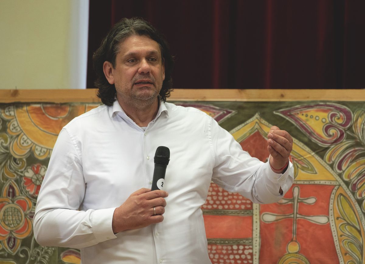 Telt ház fogadta Berettyóújfaluban Deutsch Tamást, a Fidesz-KDNP EP-listavezetőjét