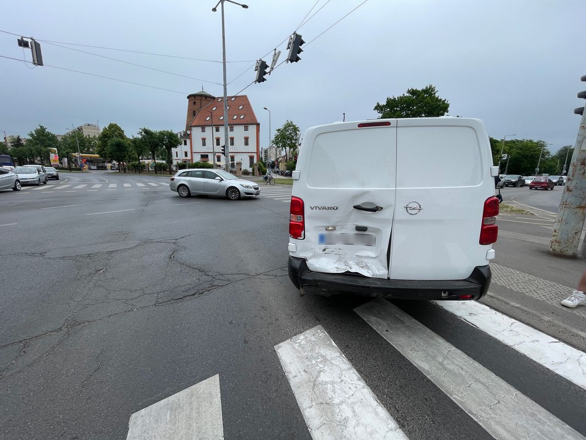 Baleset Debrecenben: hatalmas torlódás alakult ki az érintett útszakaszokon
