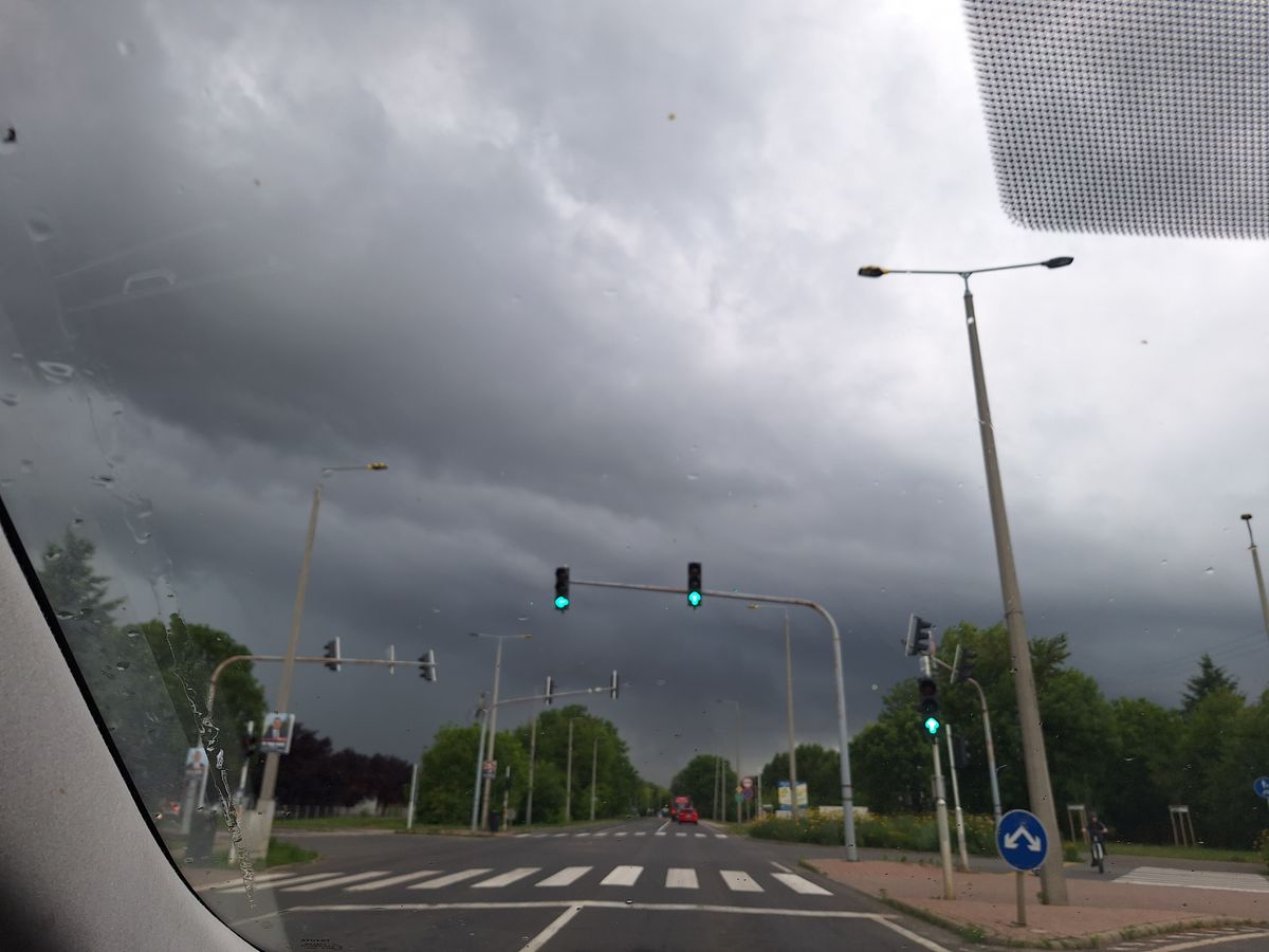 Debrecen-Józsánál az égbolt nem túl bizalomgerjesztő képet fest