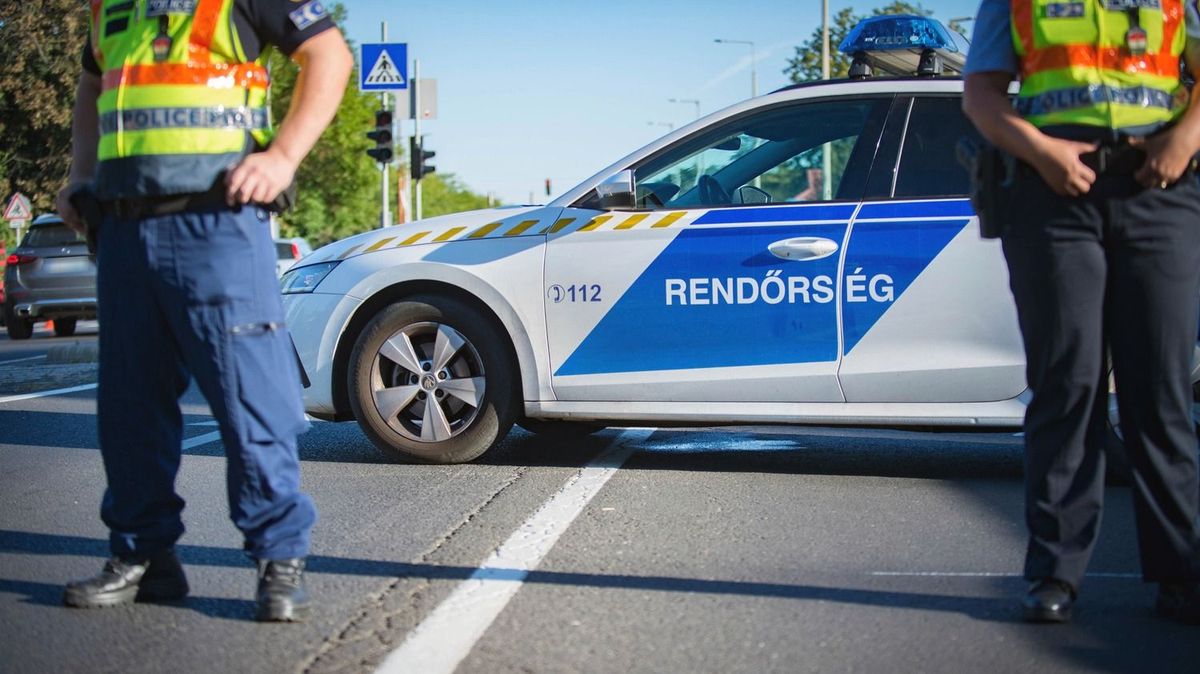Baleset történt Debrecenben, három autó ütközött össze