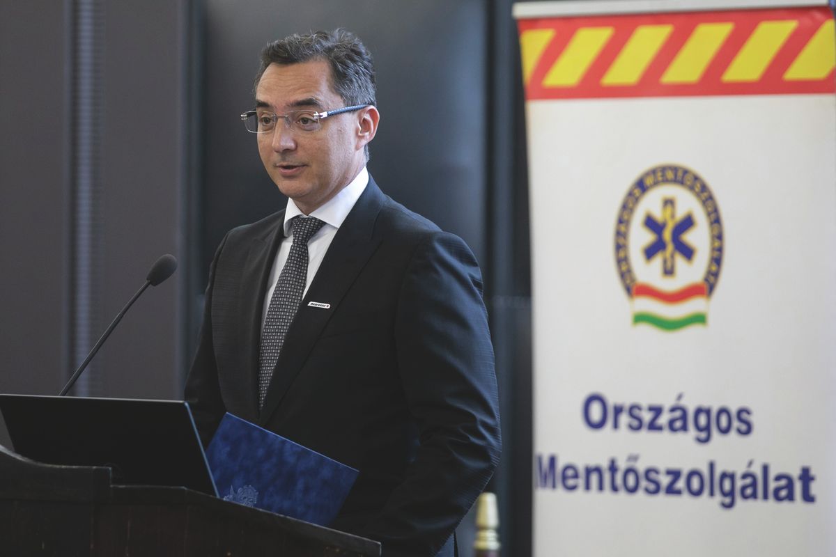 Papp László debreceni polgármester is megköszönte a mentők munkáját haon