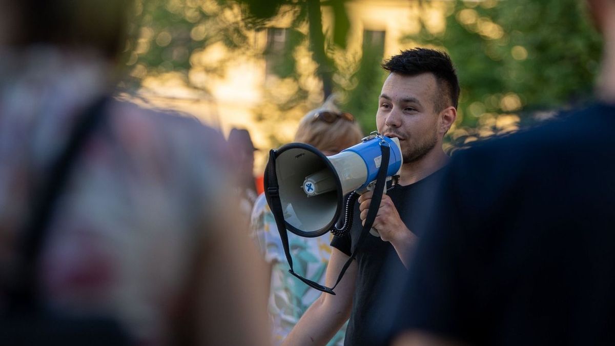 A Momentum debreceni képviselőjét Józsefvárosban érték tetten