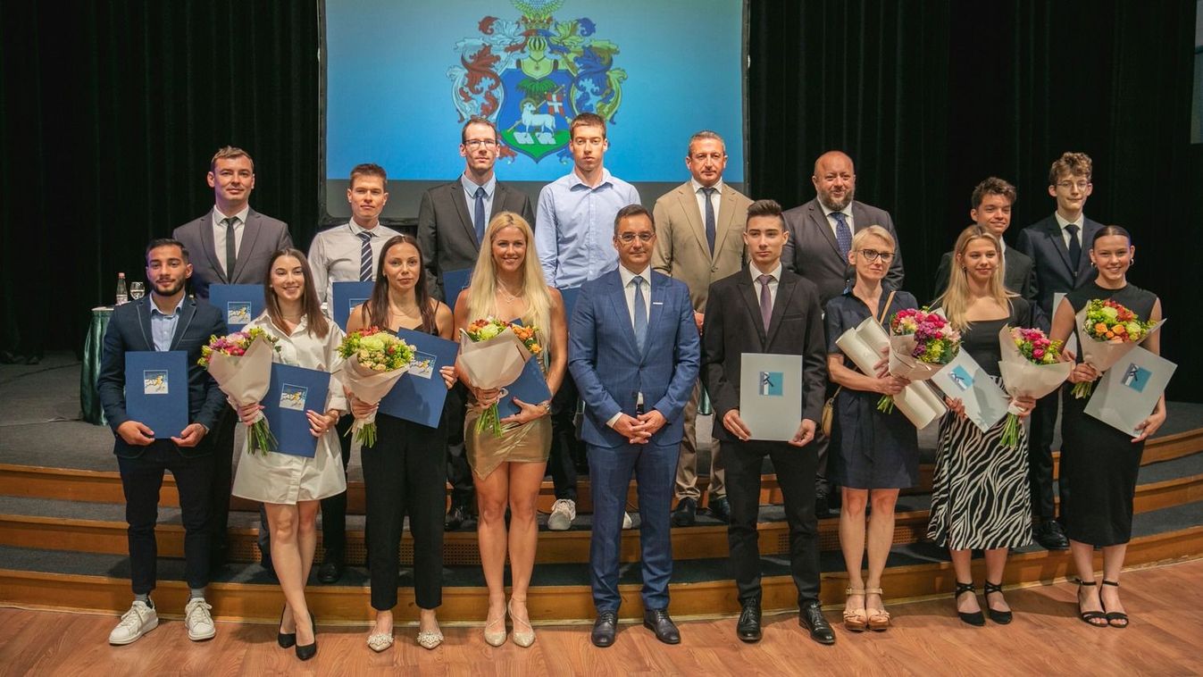 Debrecen kiválóságait díjazták és intézményvezetőket is kineveztek a közgyűlésen