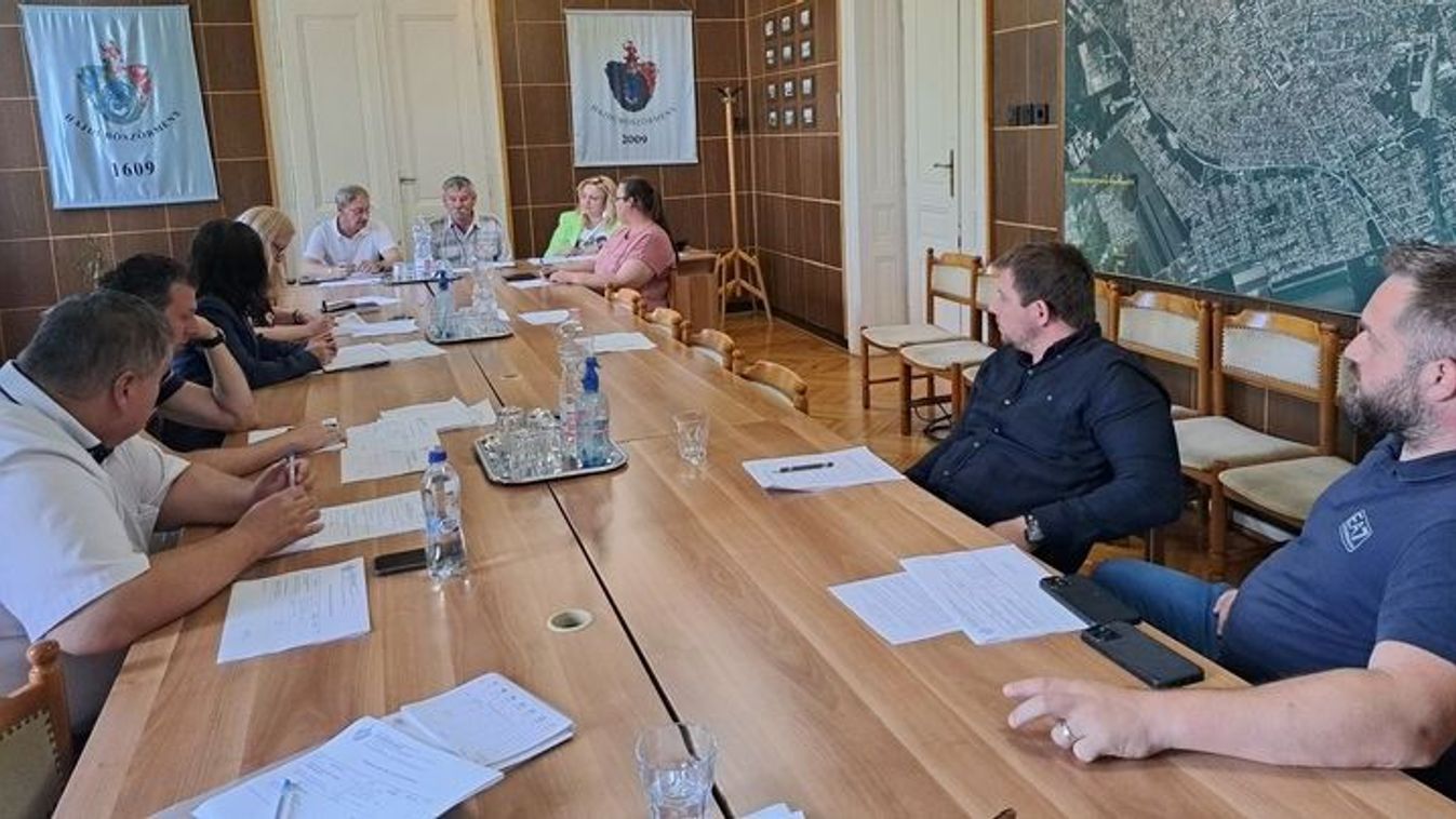 A szünidei gyermekétkeztetésről is tárgyaltak Hajdúböszörményben