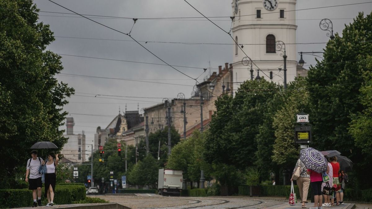 A debreceni égboltra pillantva hamar egyértelmű válik, hogy tartogat még meglepetéseket az idő ma