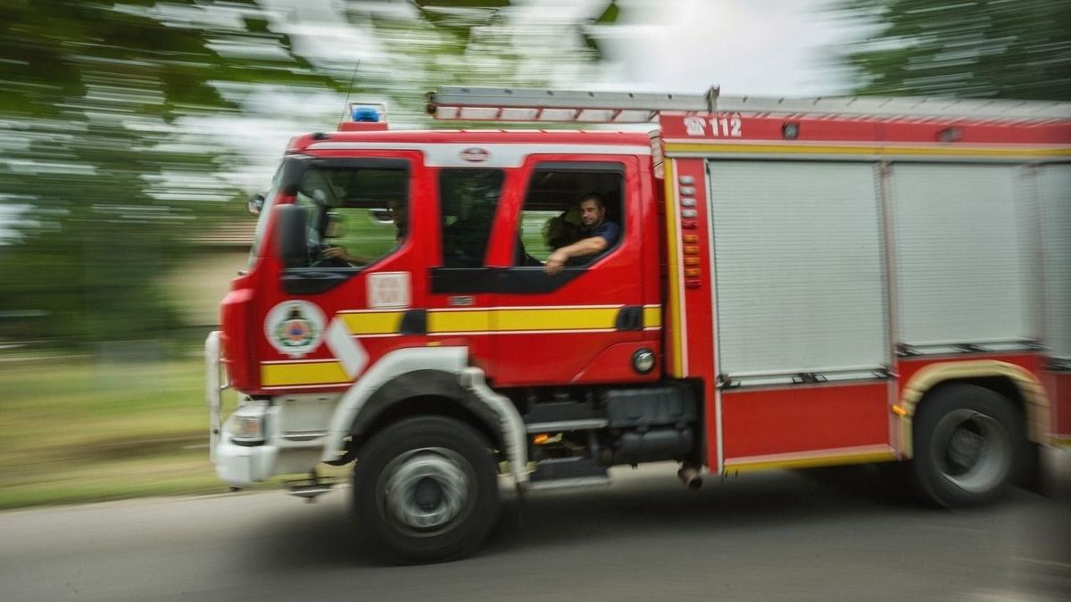 Kigyulladt egy ház Bodaszőlőn: a Zelemér utcába riasztották a tűzoltókat