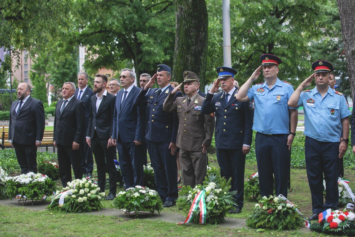 A Debrecent ért szőnyegbombázásra emlékeztek vasárnap a Medgyessy sétányon