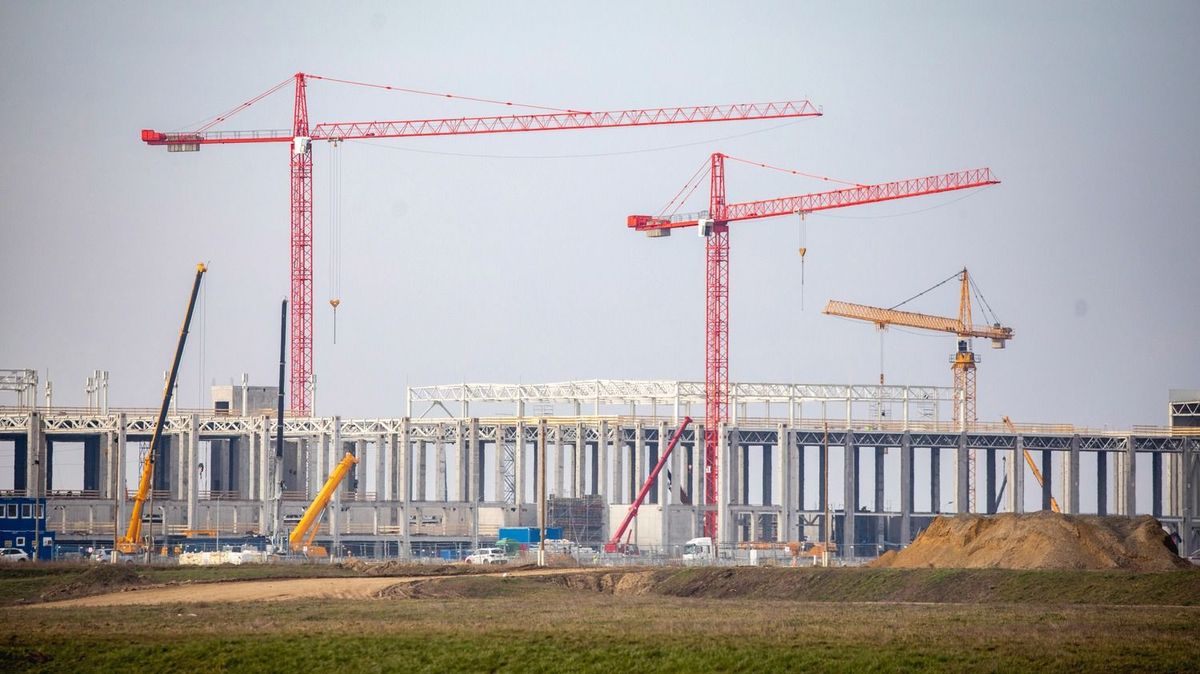 Hamarosan újabb építkezés veheti kezdetét a BMW-gyár mellett, a Közlekedési Múzeum Debrecenbe költözhet, ezen terület mellé 