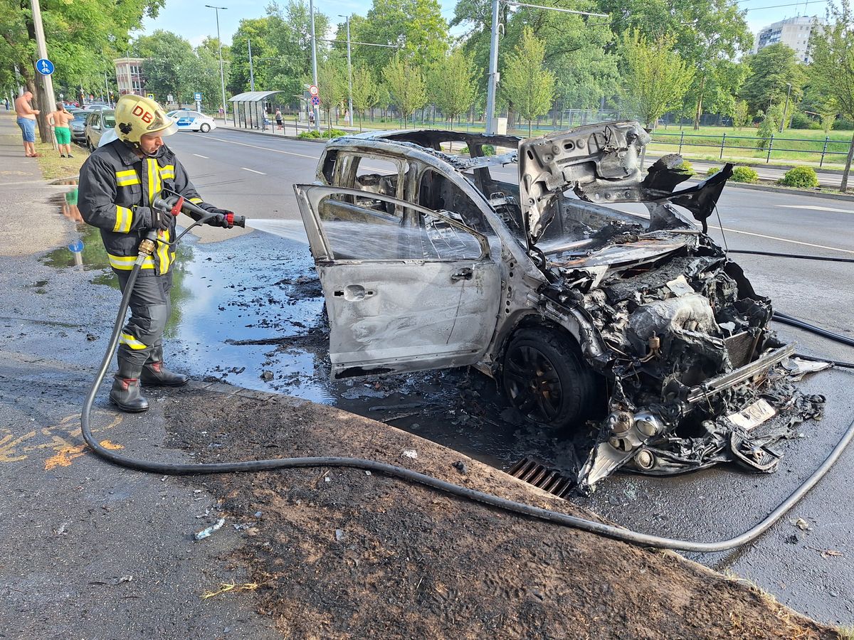 Kigyulladt autóhoz is vonult a katasztrófavédelem csütörtökön